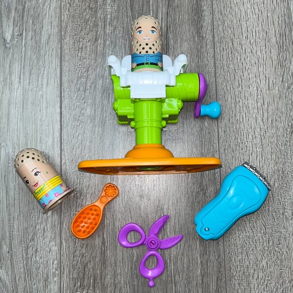 Play-Doh Hair Cutting Salon Set - Picture 14 of 15